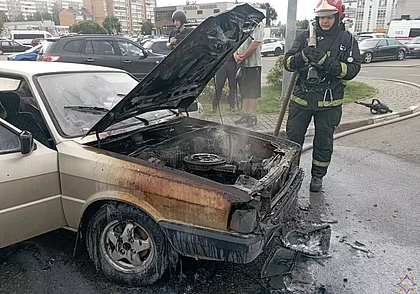 Автомобиль горел в Могилеве утром 7 июля. Владелец не пострадал