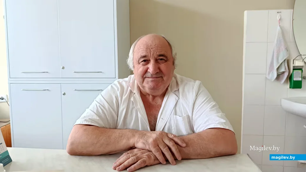 9.07.2026. Городской поселок Глуск, Могилевская область.  Врач-хирург Владимир Тисиневич.  Фото: