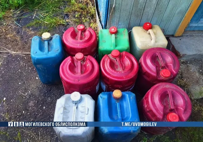В Бобруйском районе водитель сельхозорганизации сливал солярку с рабочей техники