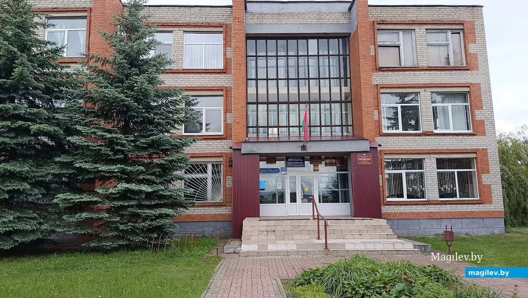 2026 г. Административное здание в центре агрогородка Катка Глусского района. Здесь сейчас