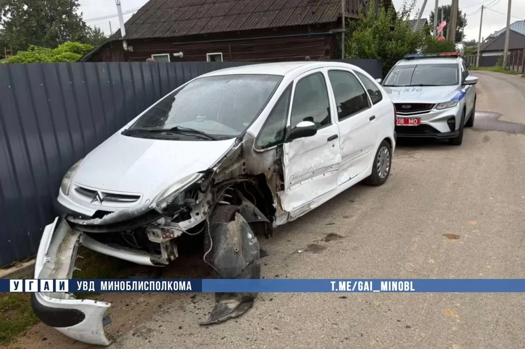 19 июля 2026 года. Водитель купе Mercedes-Benz протаранил микроавтобус Ford Transit с минивэном Citroen под