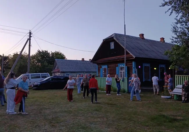Возвращение легенды. Сельская дискотека в Зеленковичах опять собрала людей со всей страны