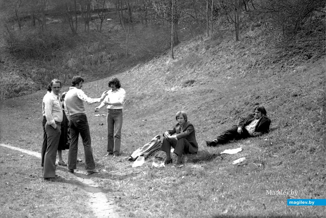1979 год, Могилев, Дубровенка. Жаль, пирожки с ливером тоже закончились.