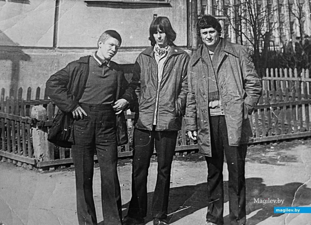  Март 1973 года, Могилев. Трое. (Езерский Толик в центре. Первый хиппи города Могилева)