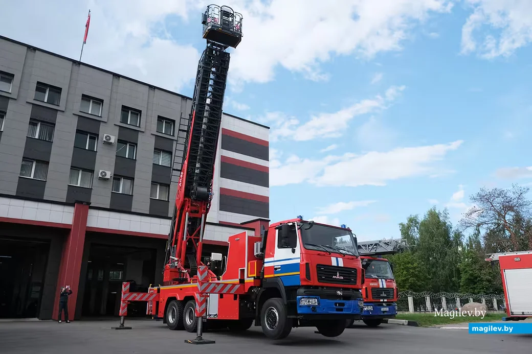 Новая 52-метровая автовышка поступила в распоряжение БГРО ЧС.