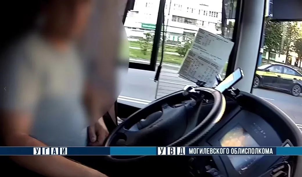 Физическое состояние 41-летнего водителя вызвало подозрение. Кадр видео УВД Могоблисполкома.