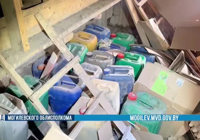 В Горецком районе мужчина покупал «с рук» и хранил окрашенное дизельное топливо