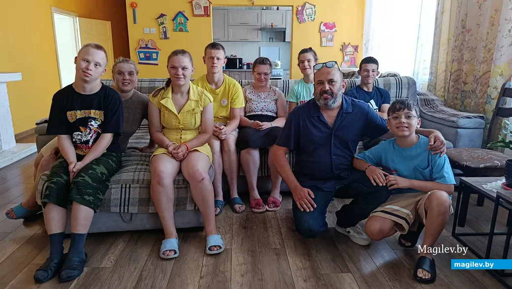 7.08.2026 г. Владимир Казинец с сыном Ораном и ребятами из Глусского детского социального