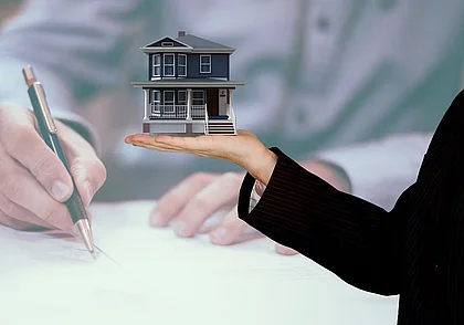 Помочь безопасно купить квартиру может и нотариус. Вот как это делается