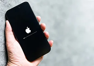 Приложение «Яндекс пэй» удалили из App Store, а Ozon Банк стал недоступен на Google Play