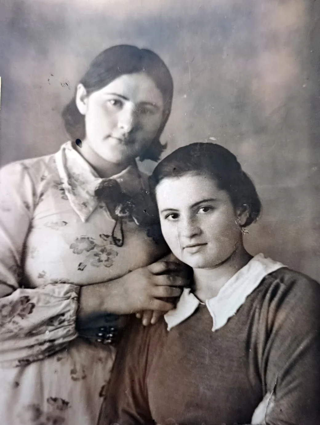  1940 г. Тавда. Любовь и Мария, дочери Матвея Гераймовича.