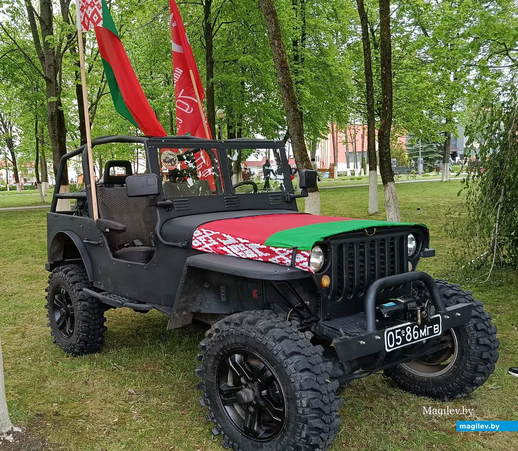 9 мая 2026 г. Глуск. Автомобиль "Виллис" 1944 года выпуска.