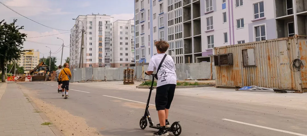 «Купили электросамокат, а пользоваться не научили». Жизнь глазами бобруйчан