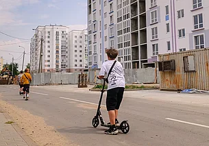 «Купили электросамокат, а пользоваться не научили». Жизнь глазами бобруйчан