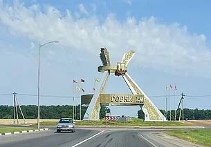 Рыцарь в плаще, чемоданы и город вечной молодости
