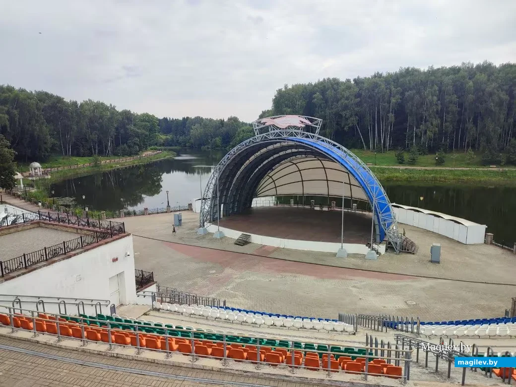 13.08.2026. Город Горки, Могилевская область. Амфитеатр  у Нижнего озера сельхозакадемии.