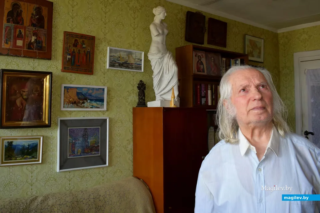 22.06.2025. Художник Семён Абрамов дома в Бобруйске  