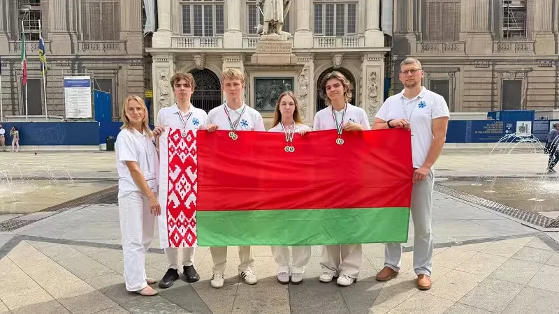 Белорусская команда на Международной олимпиаде по наукам о Земле в Турине. Фото: БГУ. 