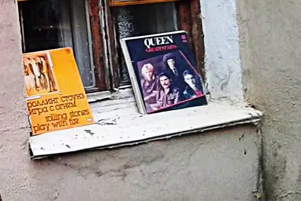 2017, Могилев. Пластинка группы«Queen (справа)», на одной из тусовок могилевских «семидесятников».
