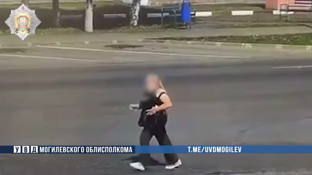 Воровка из Гомеля орудовала на рынке в Могилеве. Скан с видео УВД Могоблисполкома 
