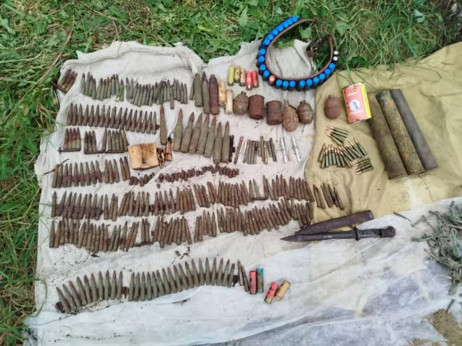 Подпольный склад взрывчатки и боевого оружия. Фото: Госинспекция охраны животного и