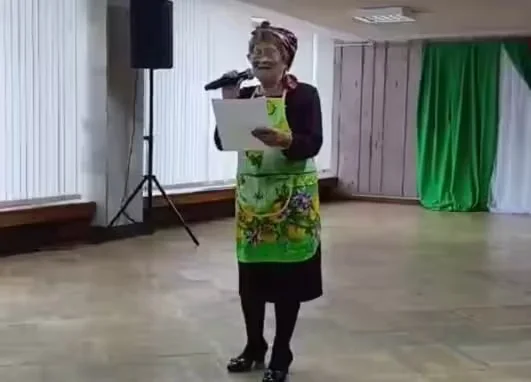 Тамара Владимировна Гоборова во время выступления  в составе творческой группы «Второе