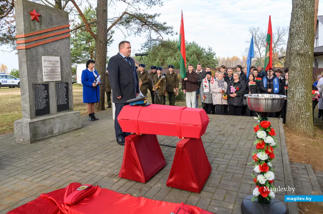 29.10.2026. Братская могила, Полевая улица, Калинино, Сычковский сельский Совет, Бобруйский район,